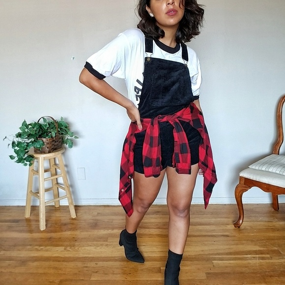 🏷CLEARANCE OPHELIA BLACK CORDUROY SHORT OVERALL - Picture 2 of 8